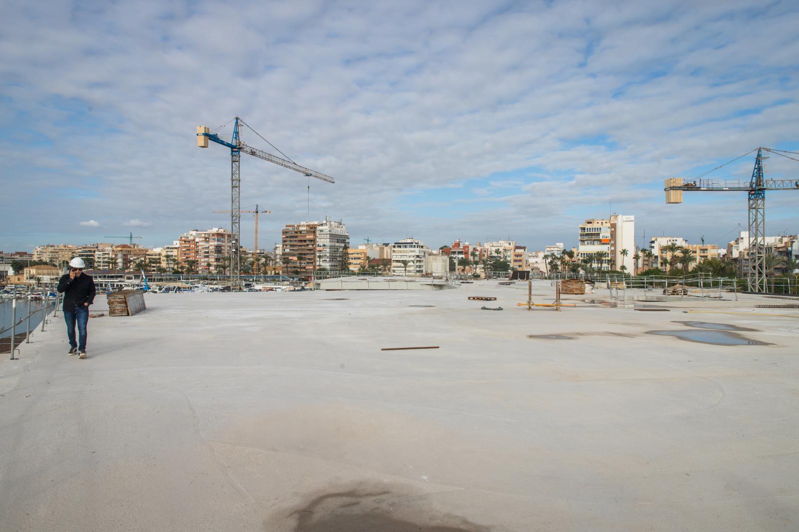 Las imágenes de las obras del nuevo centro de ocio del puerto de Torrevieja