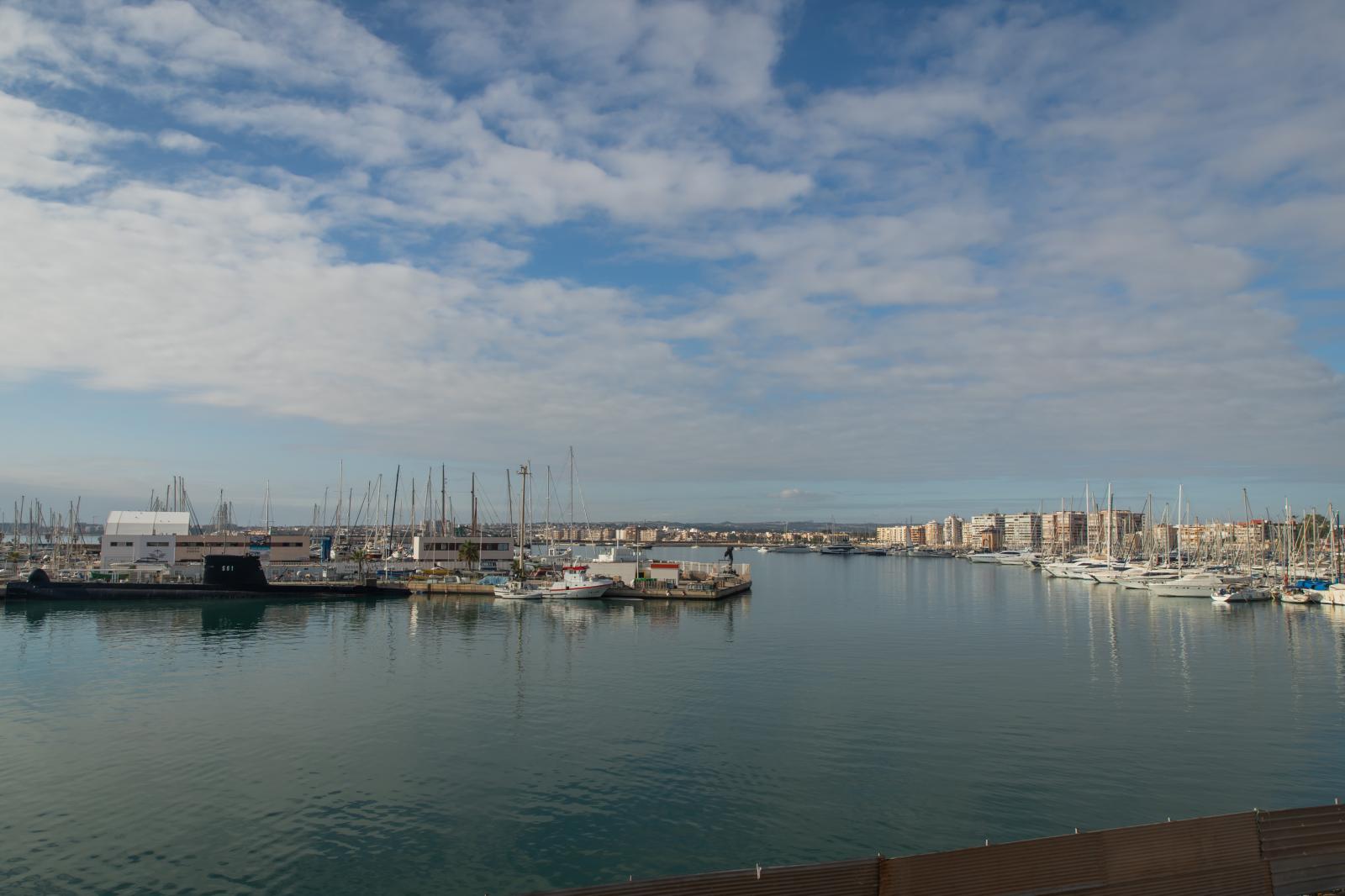 Las imágenes de las obras del nuevo centro de ocio del puerto de Torrevieja