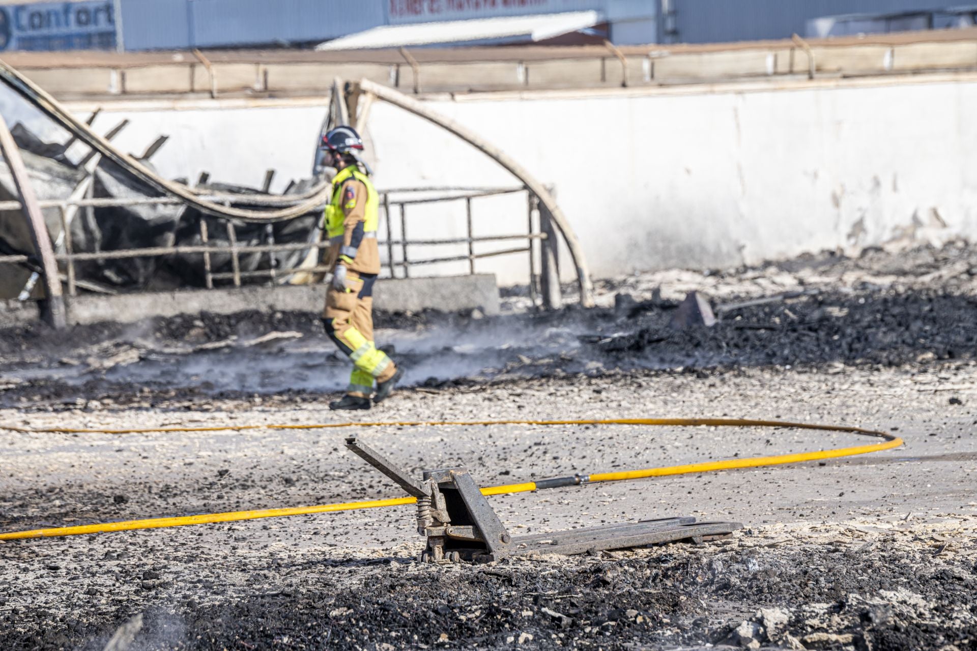 Arde un almacén de palés en Puente Tocinos