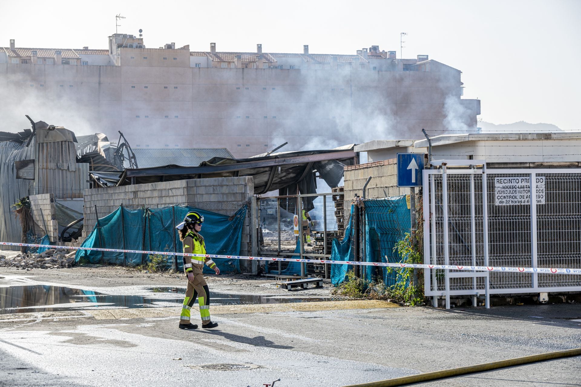 Arde un almacén de palés en Puente Tocinos