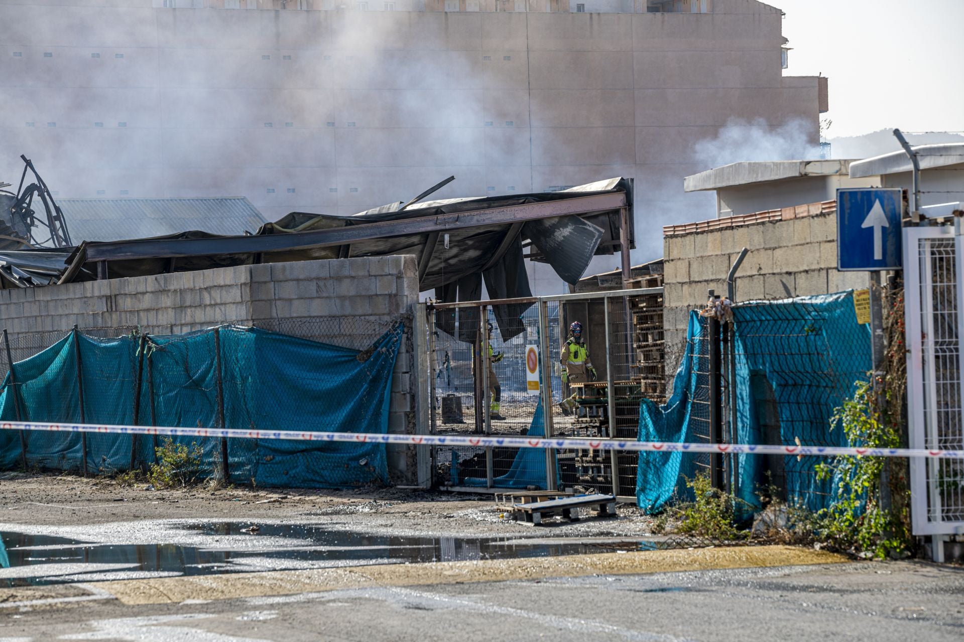 Arde un almacén de palés en Puente Tocinos