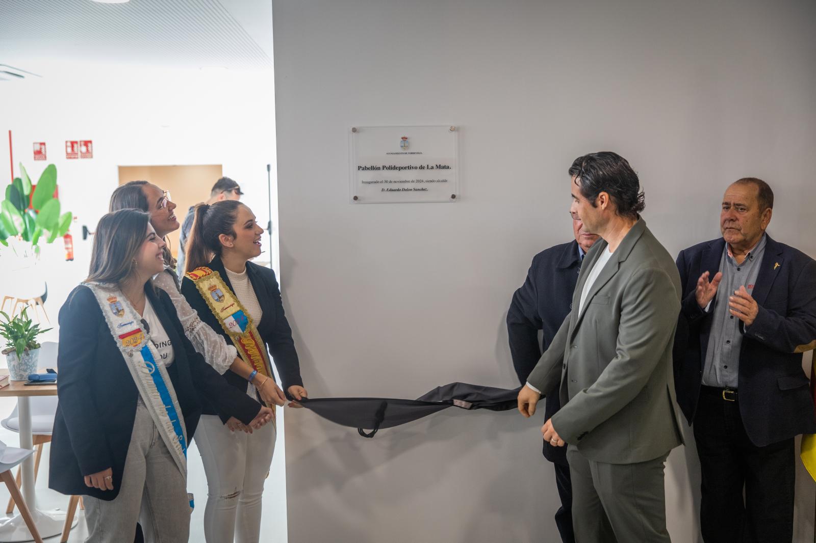 La inauguración del nuevo pabellón polideportivo de La Mata, en imágenes