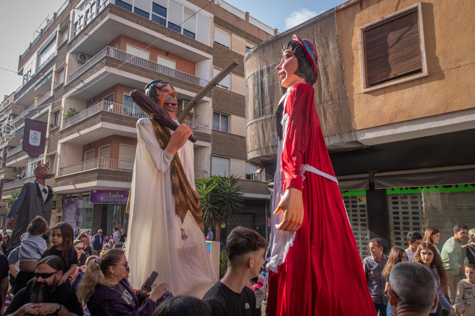 Las imágenes de la primera salida a la calle de la charamita en Torrevieja