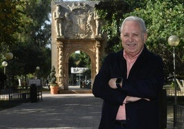 El secretario general de UGT en la Región de Murcia, Antonio Jiménez, en el jardín del Malecón de Murcia.