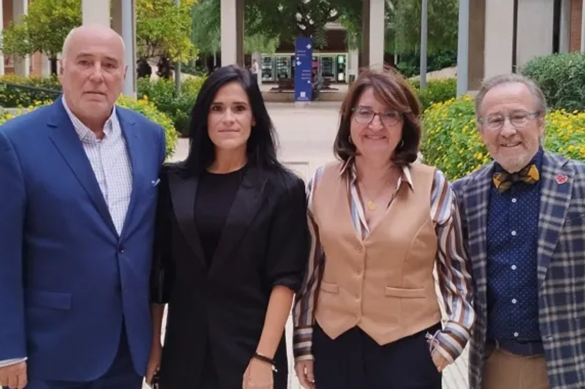 Representantes de la plataforma, tras la reunión mantenida con Amparo Navarro en octubre.