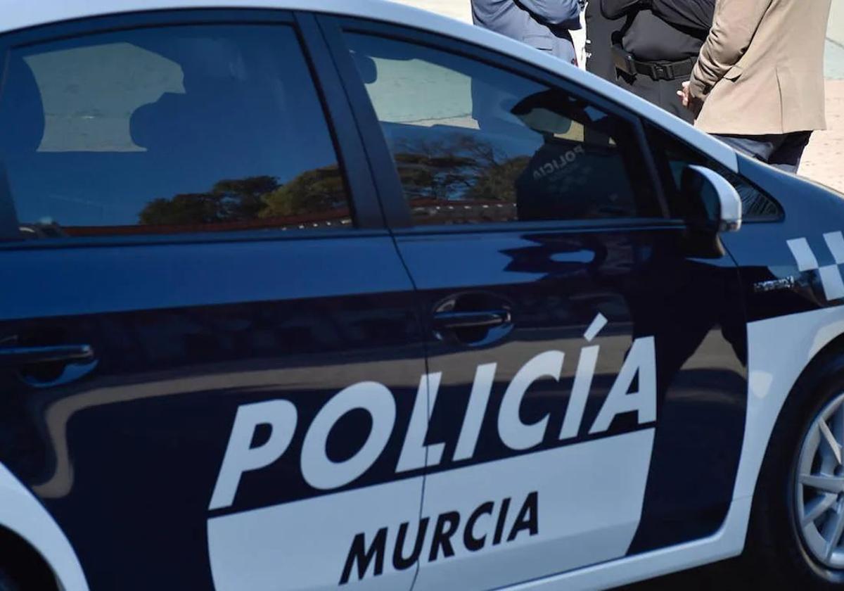 Un coche de la Policía Local de Murcia, en una imagen de archivo.