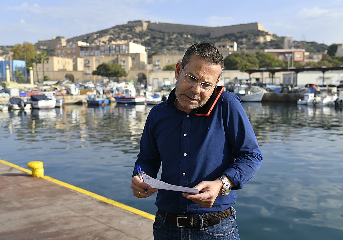 El patrón mayor de los pescadores, este lunes por la mañana en el muelle de la Cofradía, en Cartagena.