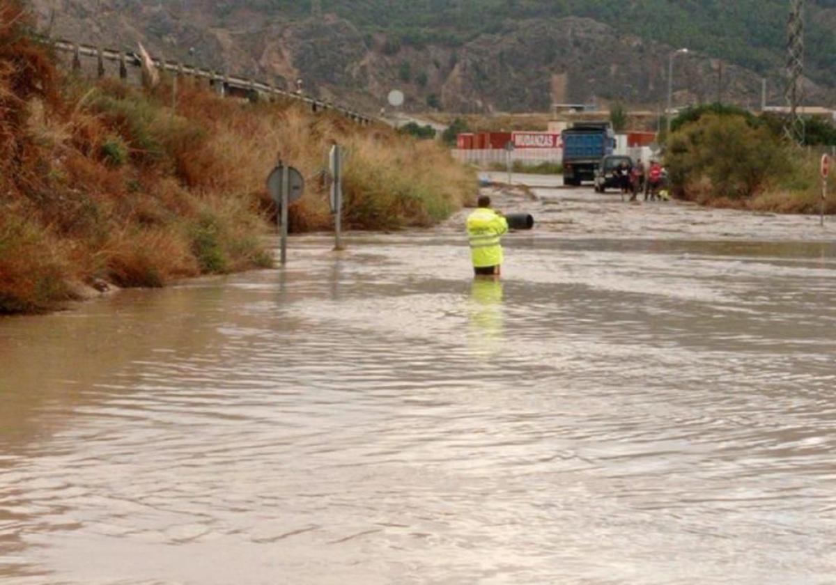 Zona anegada como consecuencia de las fuertes precipitaciones en Lorca, en una imagen de archivo.