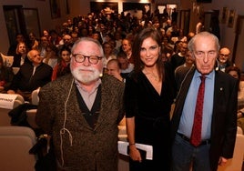 Fernando Savater, María José Solano y Luis Alberto de Cuenca ayer en el Centro Cultural Las Claras de la Fundación Cajamurcia.