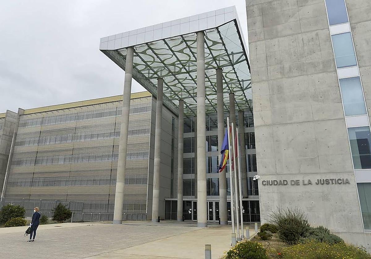 Entrada a la Ciudad de la Justicia de Murcia, en una imagen de archivo.