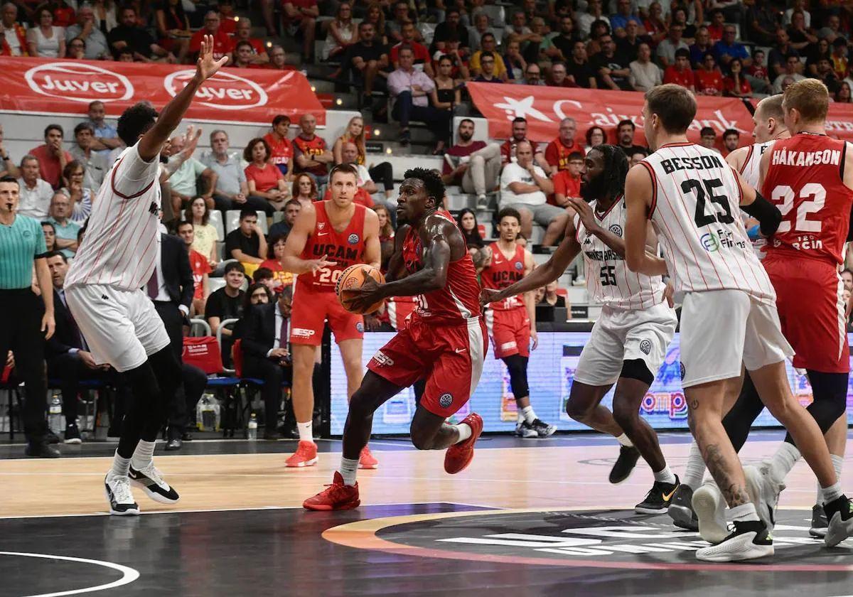 El UCAM Murcia vence al Manisa y gana opciones para liderar el grupo H