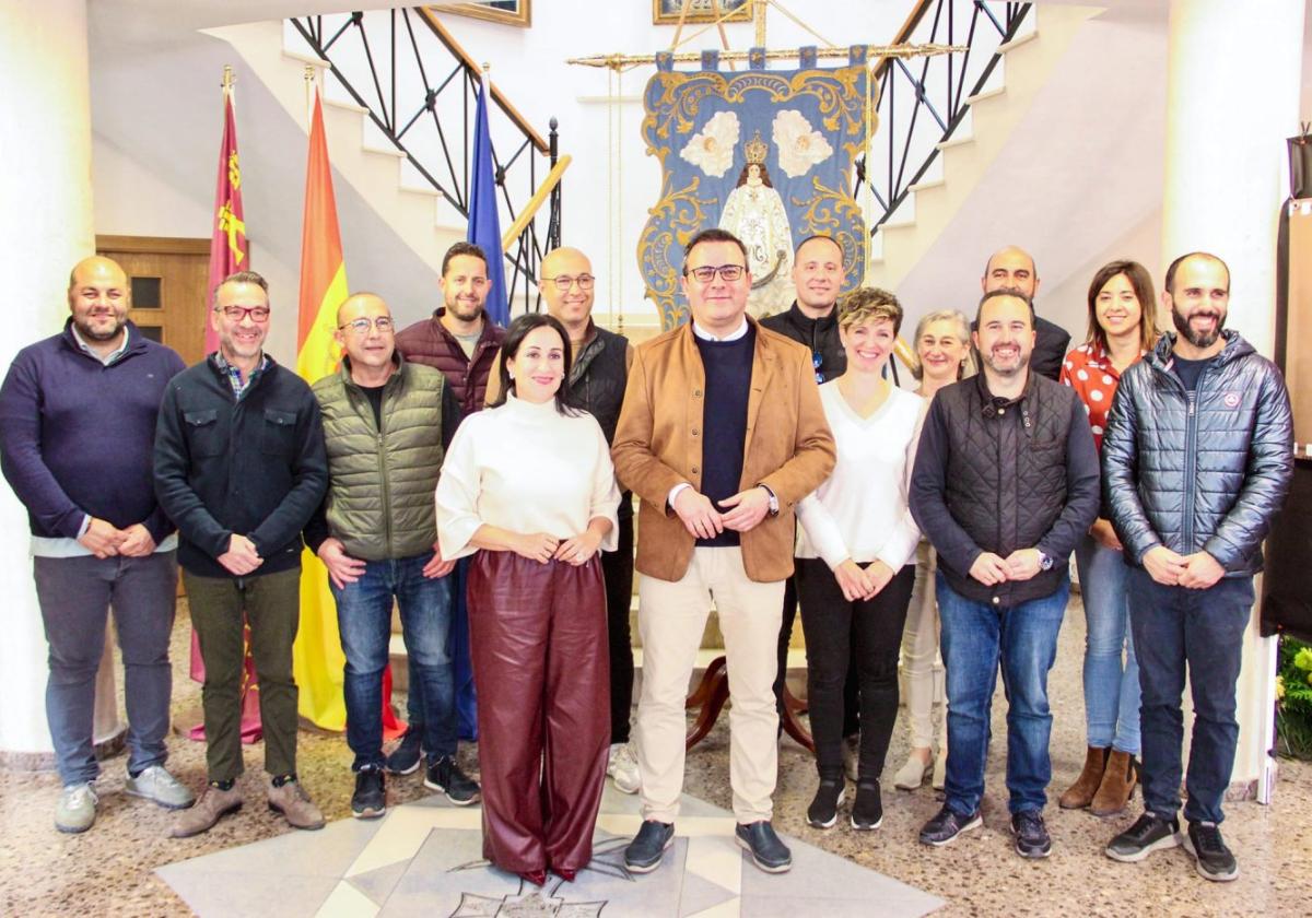 La Virgen del Castillo a su llegada a la Plaza Mayor el día de la Bajada del 7 de diciembre. Autoridades y responsables de las fiestas tras conocer la declaración de Interés Turístico Internacional.