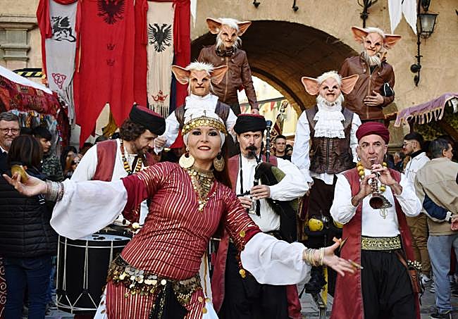 Mercado medieval de Caravaca. Pasacalles inaugural del mercadillo, en 2022.