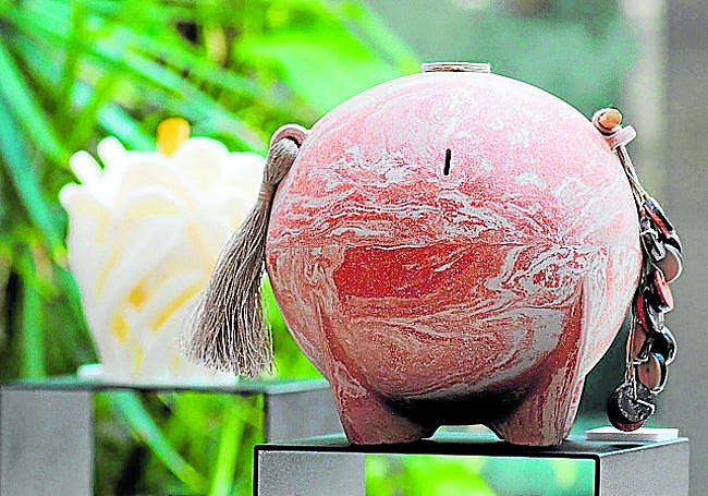 Diseño de Carmen López Brío, contenedor de perfume en cerámica.