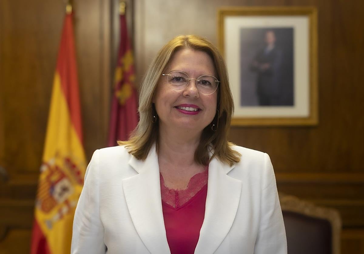 La presidenta de la Asamblea Regional, Visitación Martínez.
