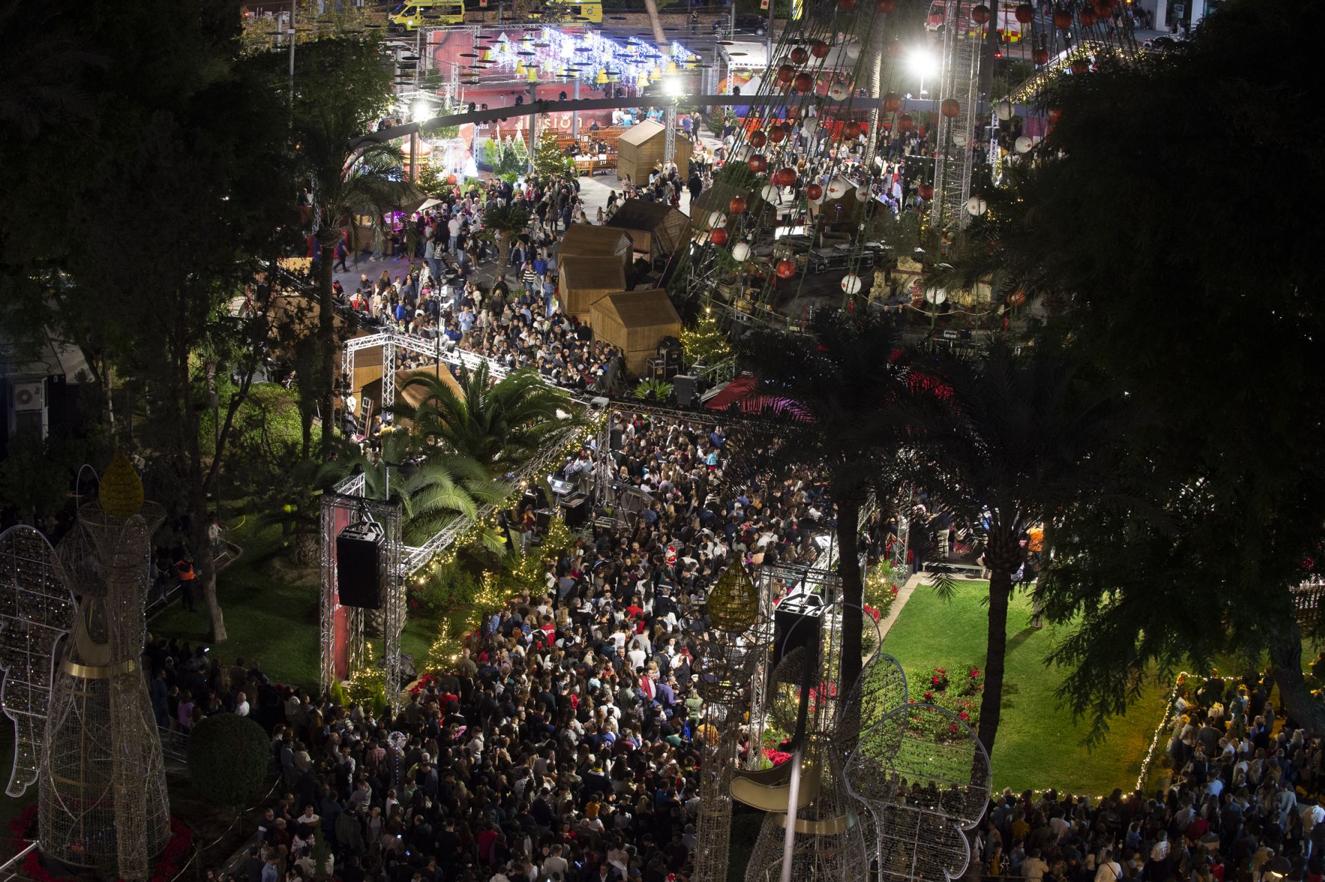 El encendido del Gran Árbol de Navidad de Murcia, en imágenes