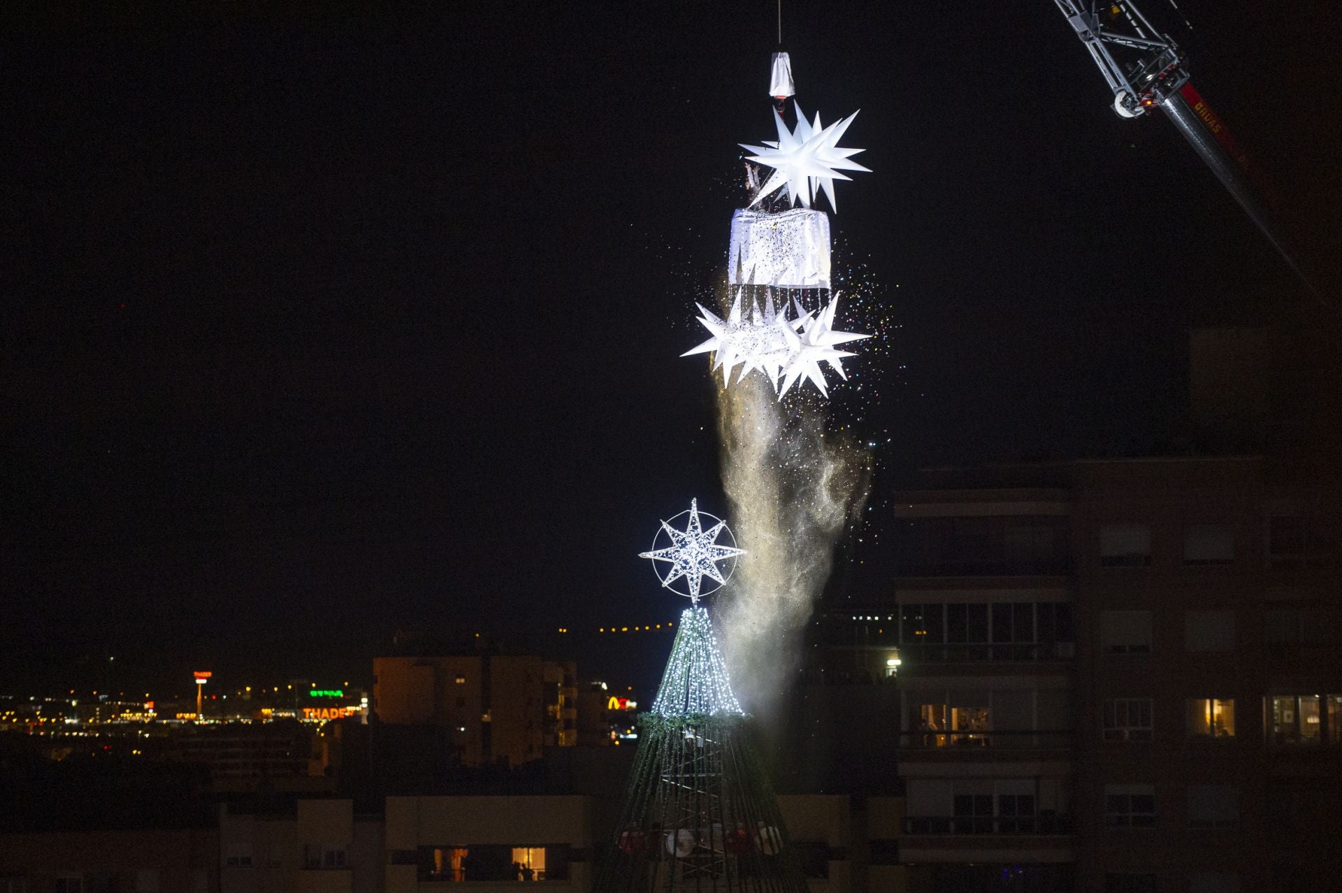 El encendido del Gran Árbol de Navidad de Murcia, en imágenes