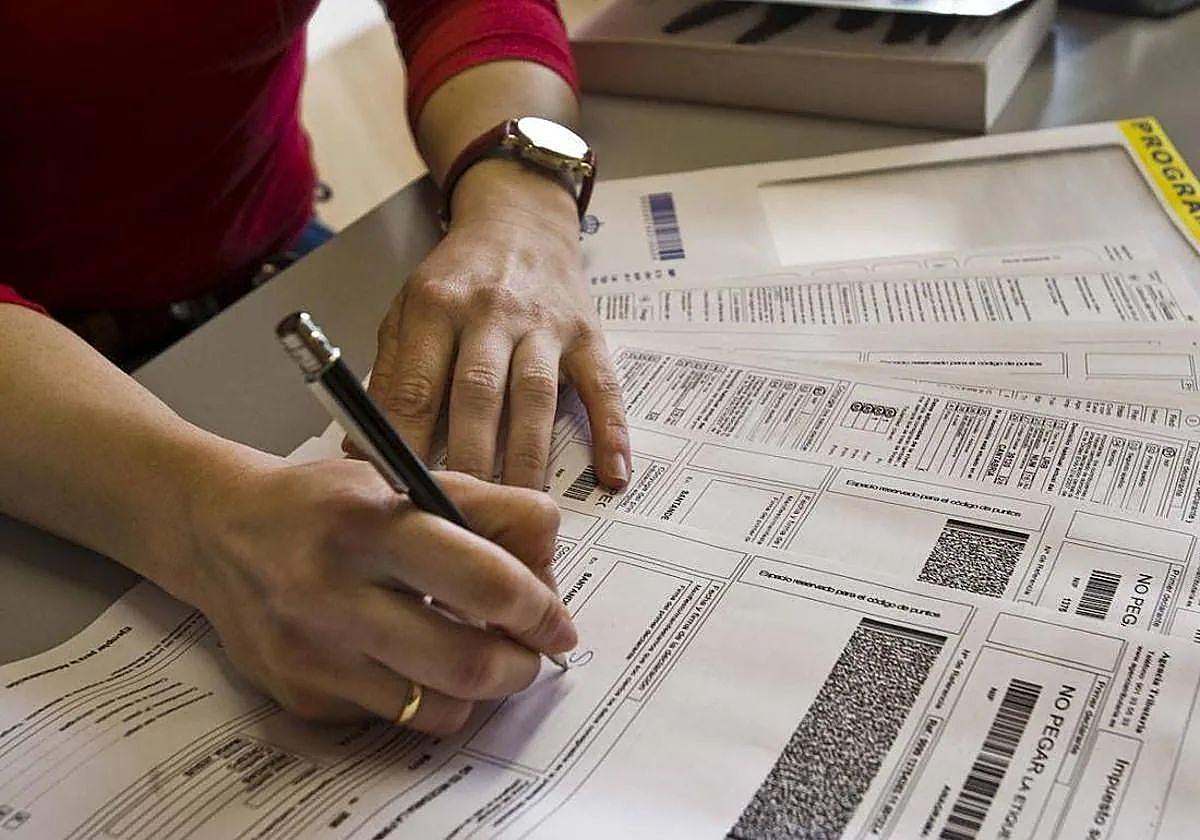 Unos trámites de Hacienda.