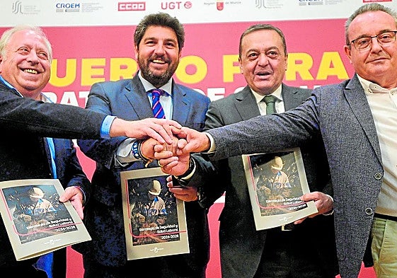 López Miras en la firma de la Estrategia de Seguridad Laboral con Jiménez (UGT), José Mª Albarracín (Croem) y Navarro (CC OO).