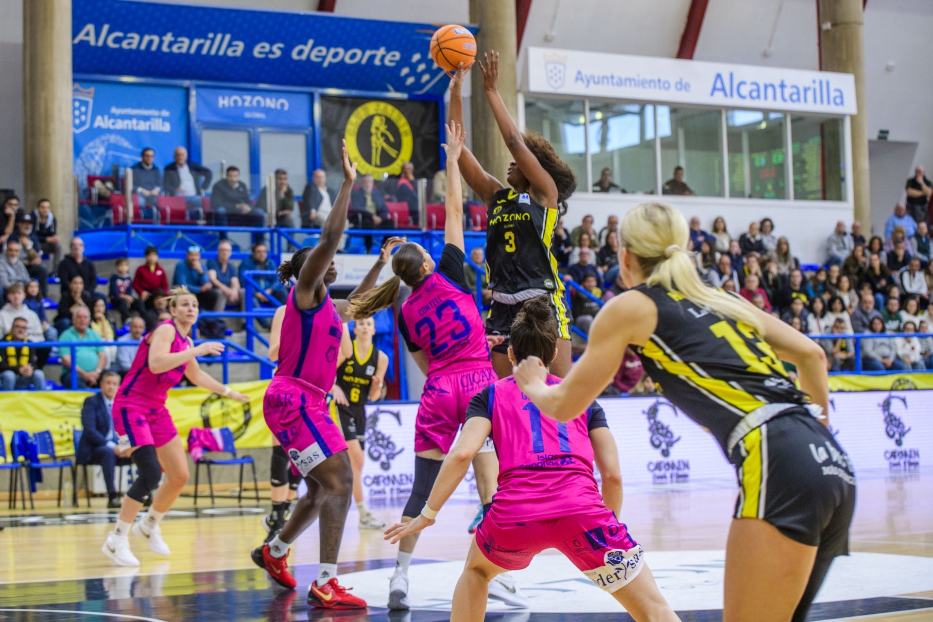 La victoria del Hozono Global Jairis ante el Spar Gran Canaria, en imágenes