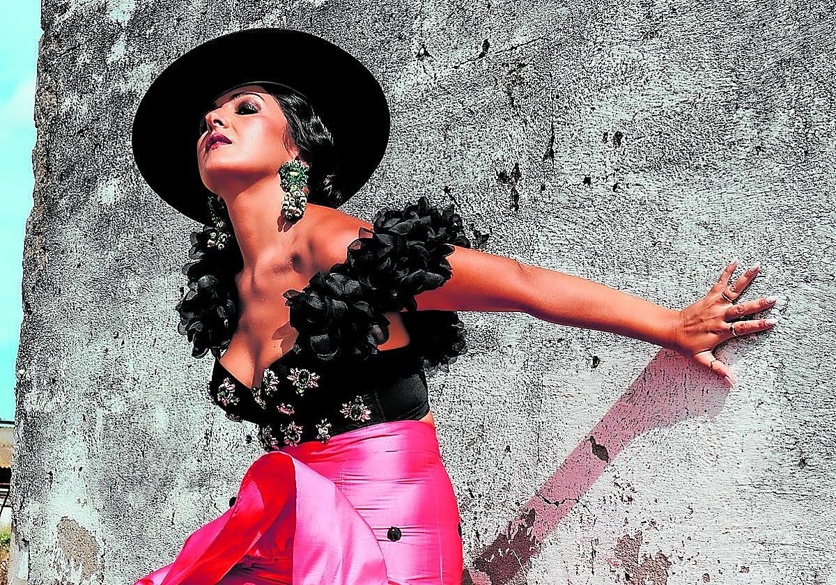 Estética.La cantaora flamenca Carmen Doorá adopta una línea visual clara ajustada a cada proyecto.