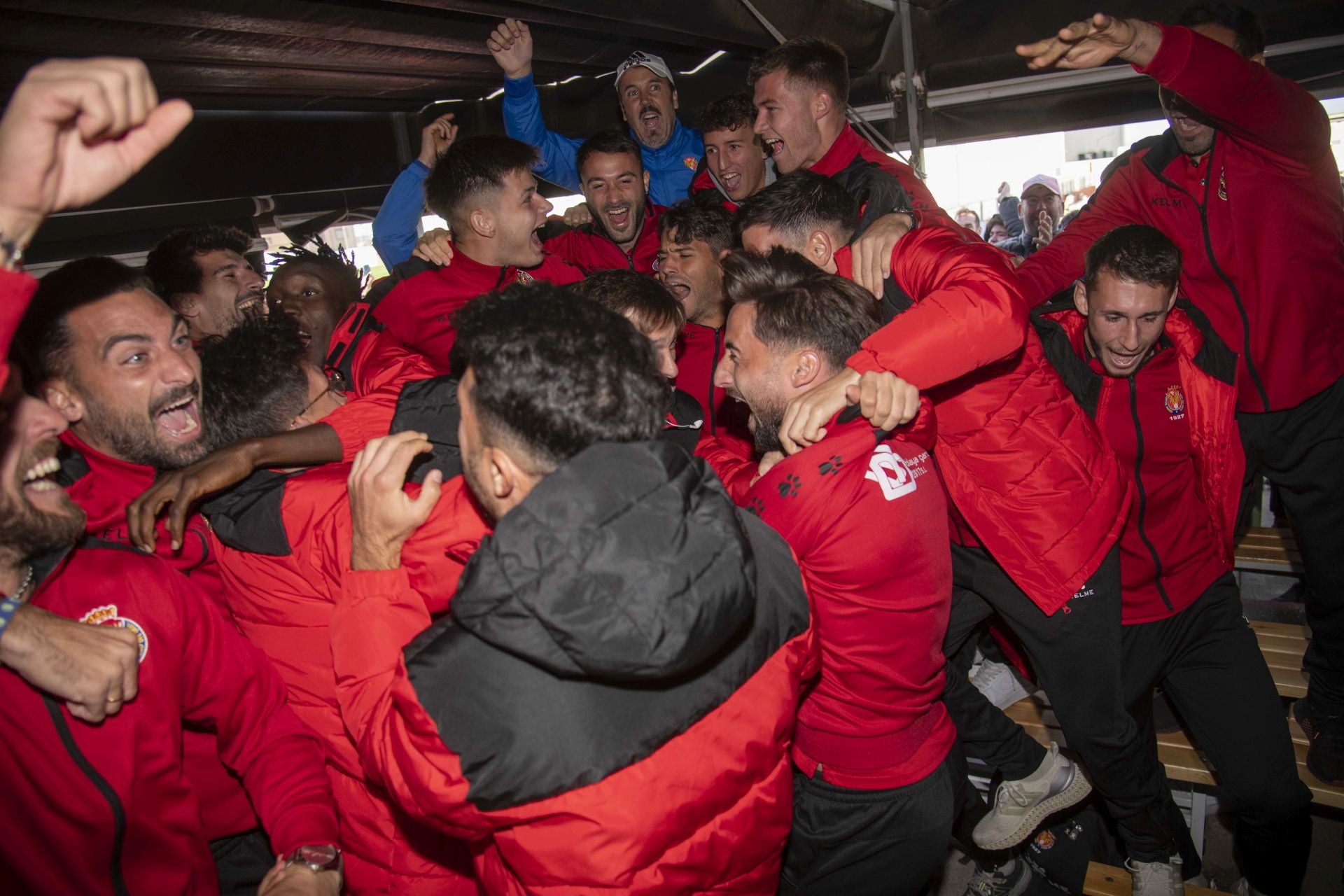 La afición y los jugadores de la Minera descubren a su rival en la Copa del Rey