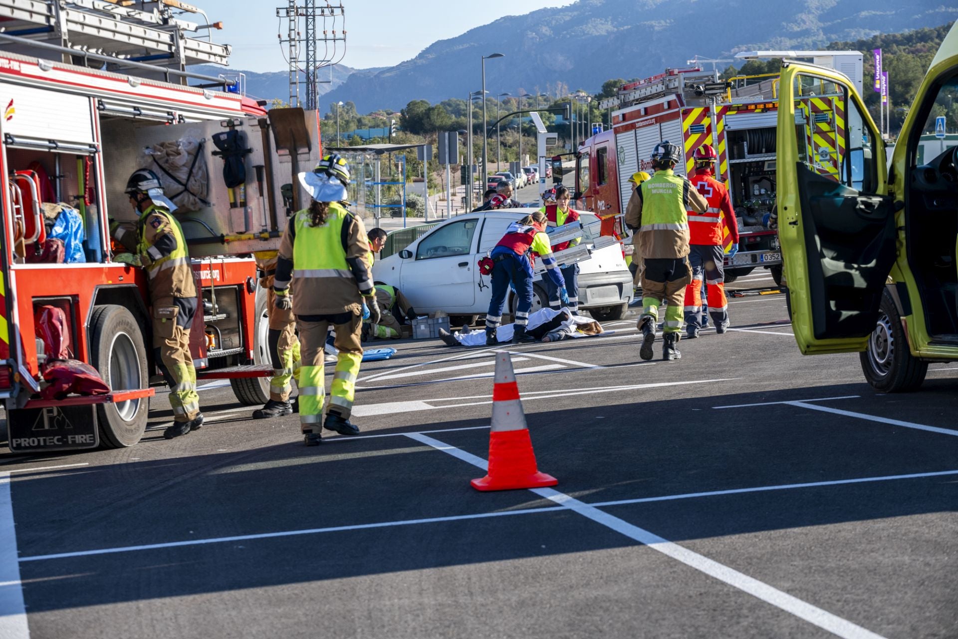 El simulacro de emergencia extrema de la UMU, en imágenes