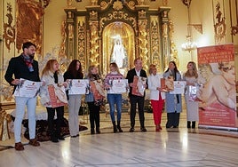 Presentación de la campaña para financiar el manto de la Virgen de la Amargura en la que se muestra un fragmento del bordado de un angelote.