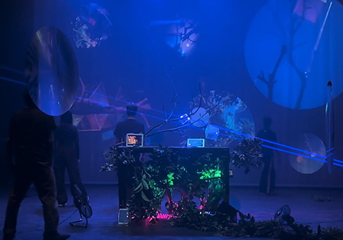 Los componentes de la compañía interpretan 'Verne'.