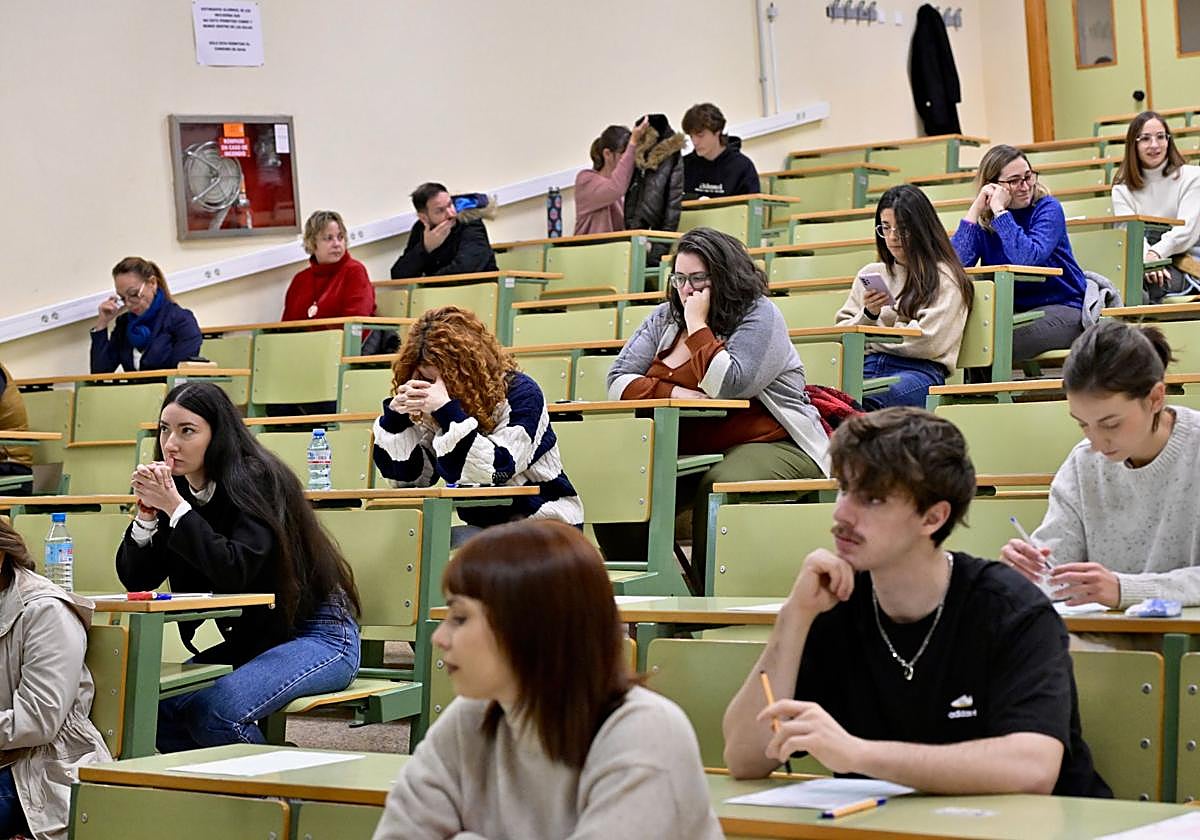 Las oposiciones de la Administración General del Estado en la Región de Murcia, en imágenes