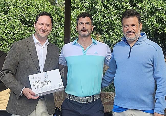 Tomás Sánchez (c), el último clasificado para la final.