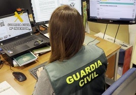 Una agente de la Guardia Civil, en una imagen de archivo.