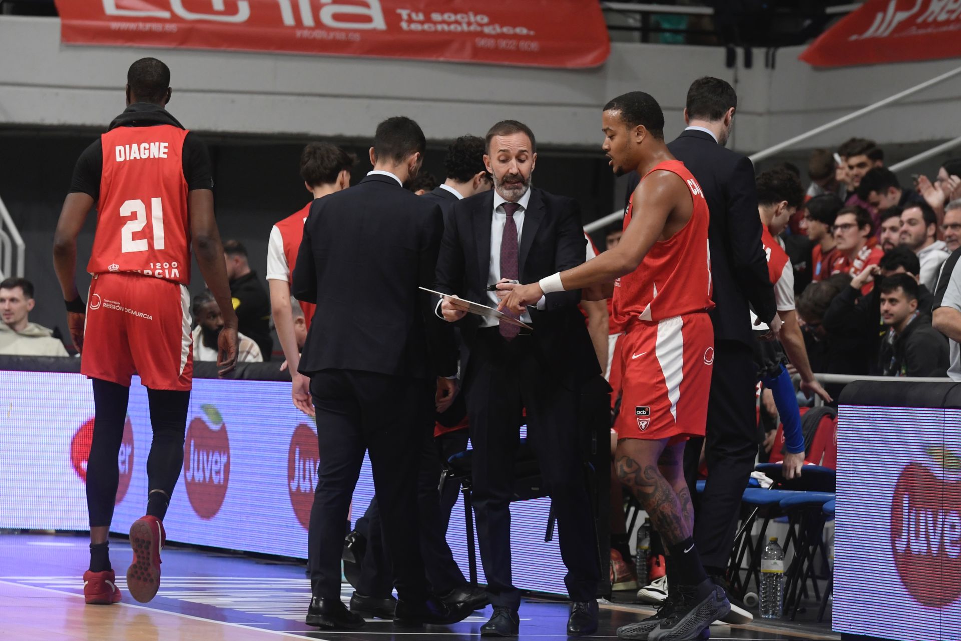 El partido entre el UCAM Murcia y el Valencia Basket, en imágenes