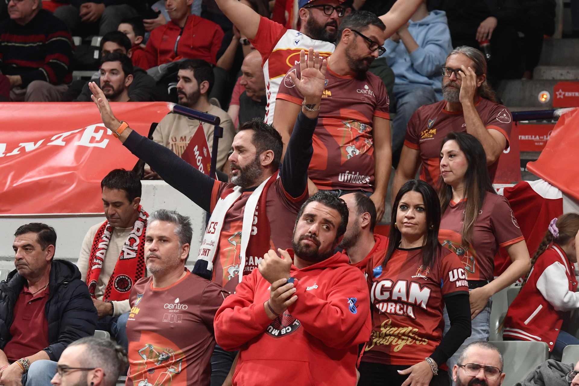 El partido entre el UCAM Murcia y el Valencia Basket, en imágenes