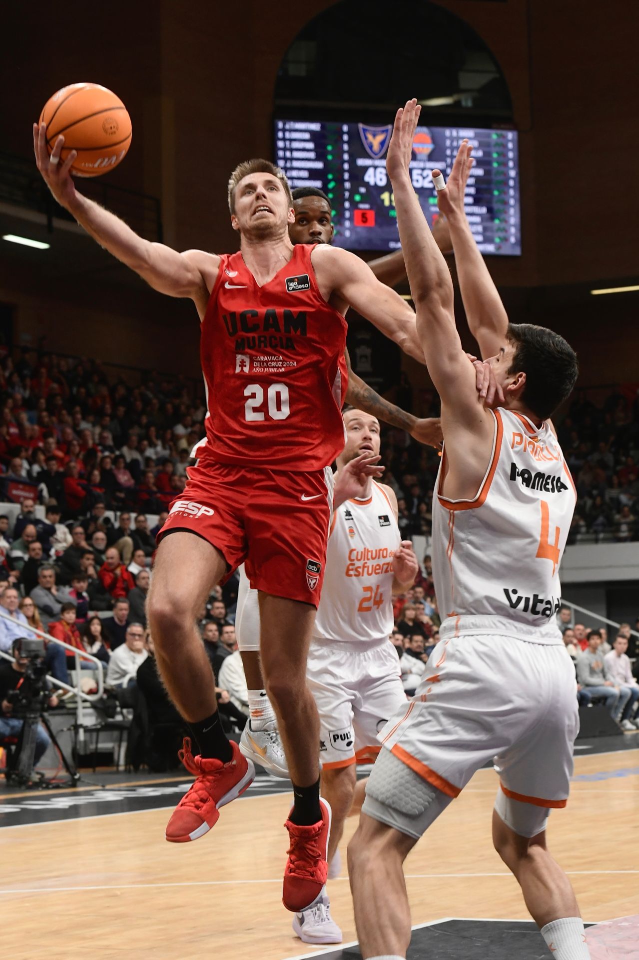 El partido entre el UCAM Murcia y el Valencia Basket, en imágenes