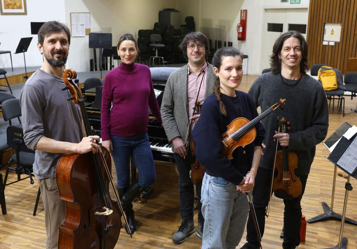 Judith Jáuregui, al piano, y el Cuarteto Gerhard, este lunes, en Murcia.