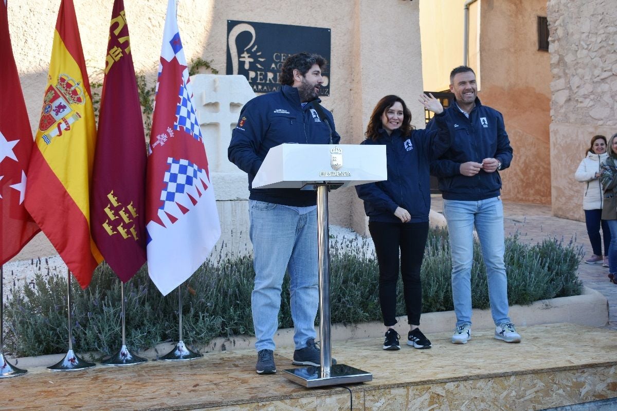 Imágenes de la visita de Díaz Ayuso - I Centro de Acogida