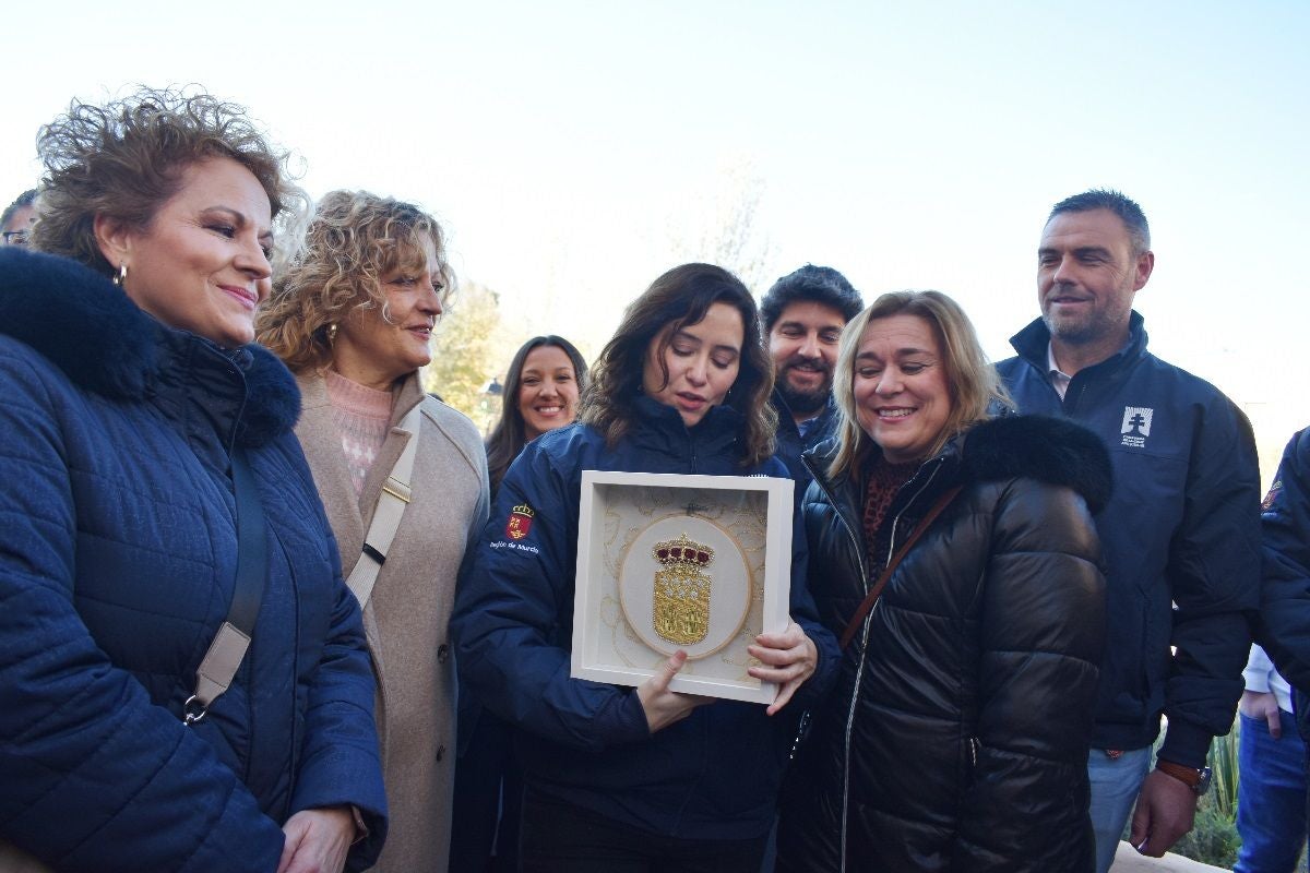 Imágenes de la visita de Díaz Ayuso - I Centro de Acogida