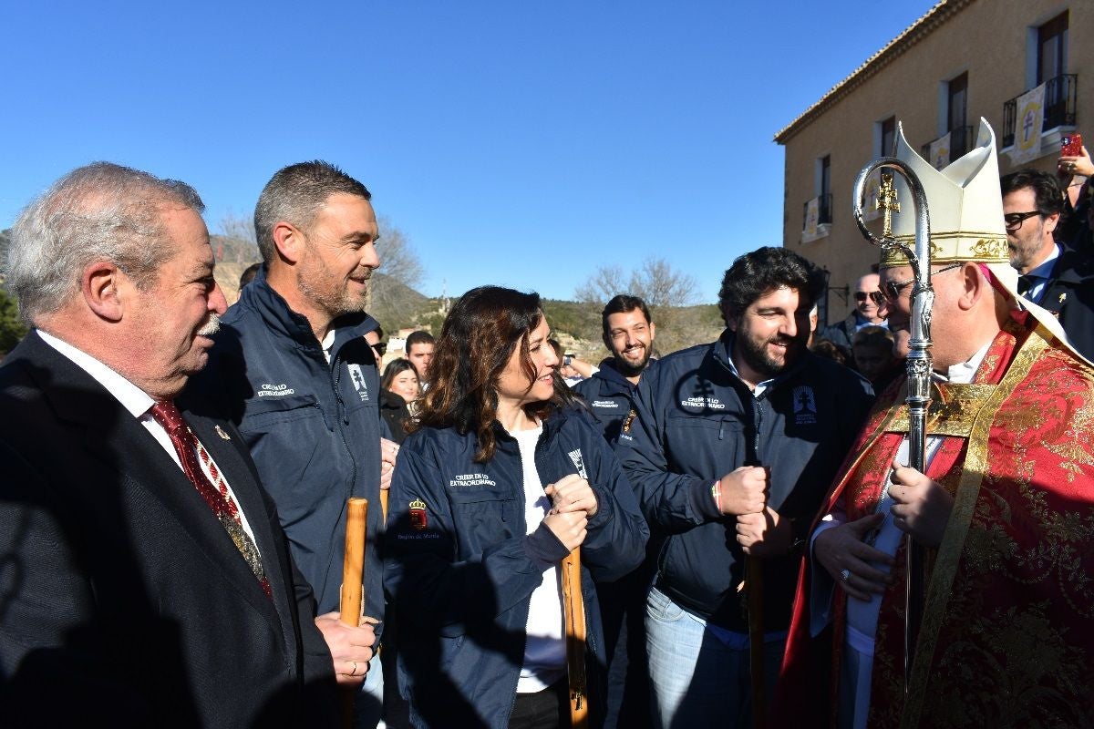 Imágenes de la visita de Díaz Ayuso - II Basílica Vera Cruz