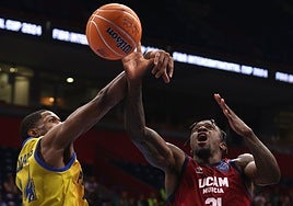 Imgen de archivo de un encuentro entre el UCAM y el Peristeri