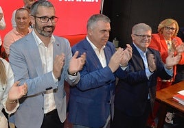 Francisco Lucas junto al secretario de organización del PSOE, Santos Cerdán, y el secretario general del PSRM, José Vélez, en su proclamación como secretario general de la agrupación socialista de Murcia el pasado mes de junio