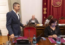 Jesús Giménez Gallo, antes de una sesión plenaria.