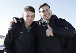 Gon Castejón y Pablo Ramírez, jugadores del Jimbee, antes de volar la semana pasada hasta Berna (Suiza).