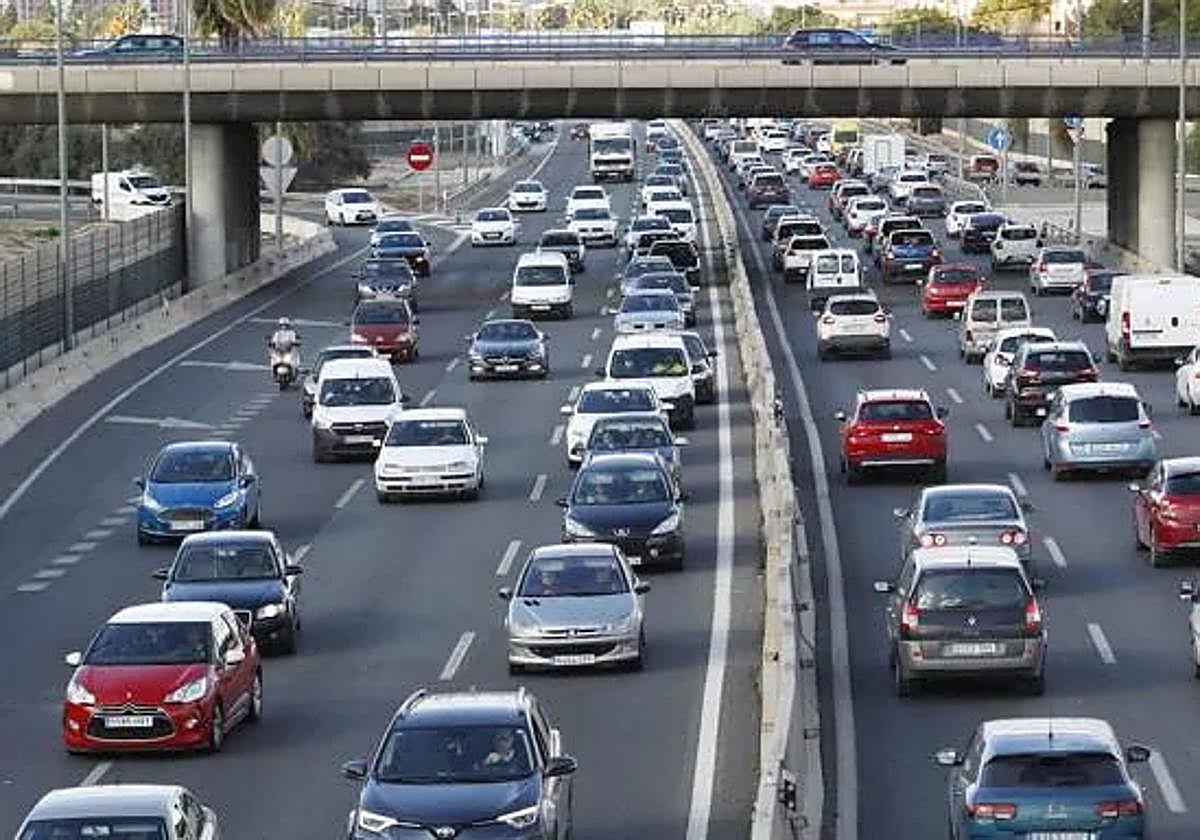 Varios coches en una autovía de la Región de Murcia, en una imagen de archivo.