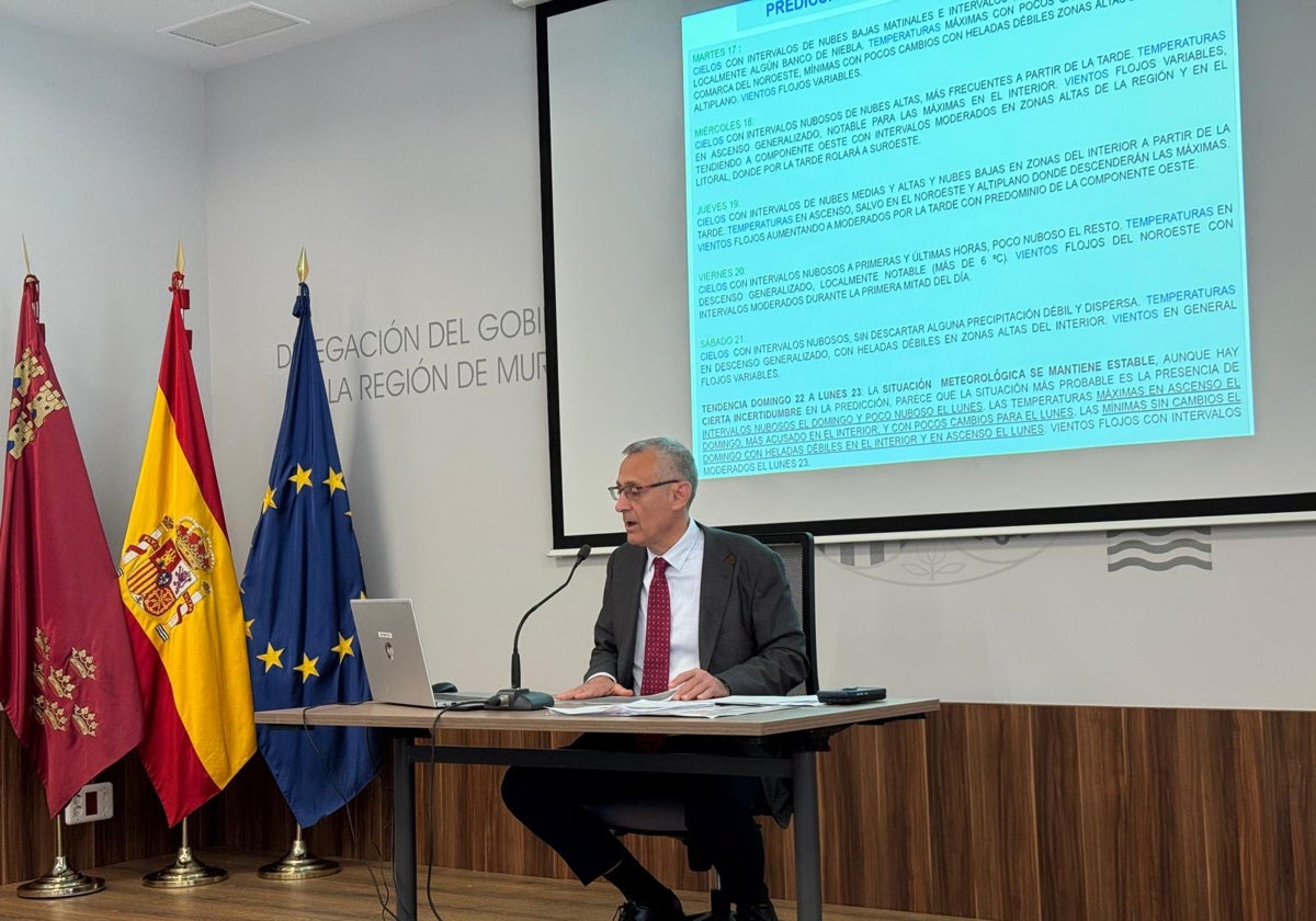 El delegado de la Aemet en Murcia, Juan Esteban Palenzuela, durante el balance meteorológico de otoño este martes.