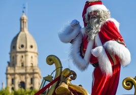 Papá Noel, durante su desfile por las calles de Murcia el pasado año.