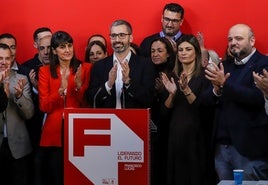 Francisco Lucas posa junto con representantes de agrupaciones municipales que han respaldado su candidatura.