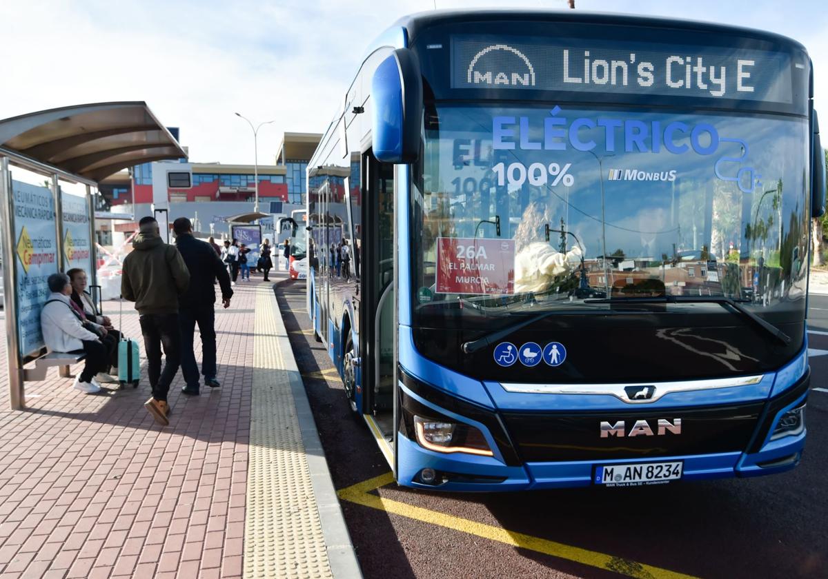 Uno de los vehículos tranvibús que prestaban servicio en 2023, en una imagen de archivo.