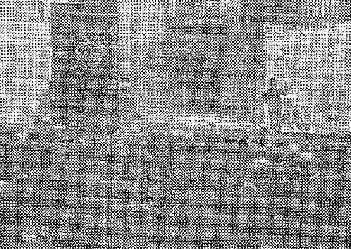 Imagen secundaria 1 - El tío de la tiza, un redactor de LA VERDAD, escribía los números en la pizarra expuesta en la plaza Apóstoles en 1933. A la derecha: 'La Paz' anunciaba así el segundo premio en 1865.