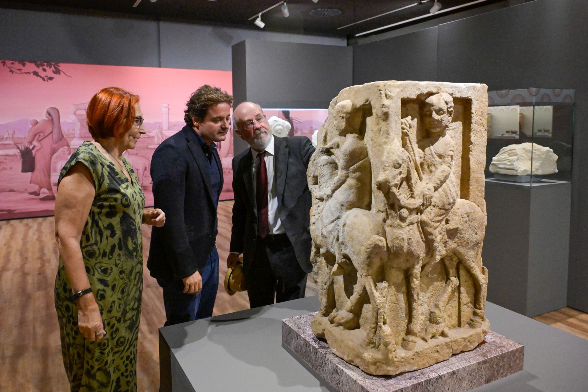 El Museo Arqueológico de Murcia acogió la exposición 'Los íberos y la muerte: necrópolis ibéricas de la Región de Murcia', dedicada al mundo funerario ibérico en el Sureste español. La muestra exhibió piezas emblemáticas como los jinetes de Coimbra del Barranco Ancho, de Jumilla, una de las piezas maestras de la escultura ibérica a escala nacional, y el Centauro de los Royos, de Caravaca de la Cruz, un bronce griego arcaico que se vio por primera vez en Murcia.